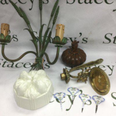 A collection of oddments comprising a ceramic jelly mould, brass sconce etc. Shipping category D.