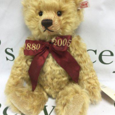 A boxed Steiff bear, 125 year celebration, approx 30cm. Shipping category B.