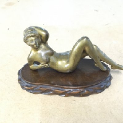 A small bronze nude. 13cm wide. Postage B