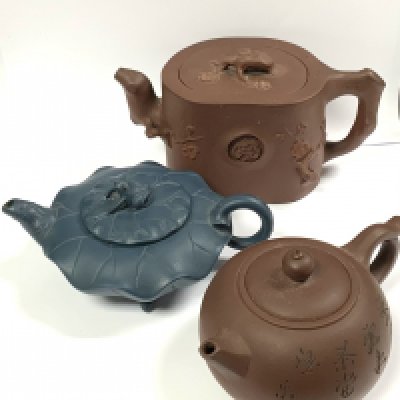 3 Chinese republican period Yi Xing terracotta teapots. (D)