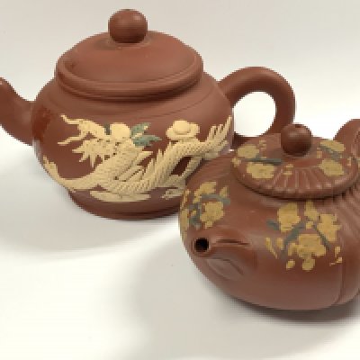 2 Chinese republican period Yi Xing terracotta teapots. (D).