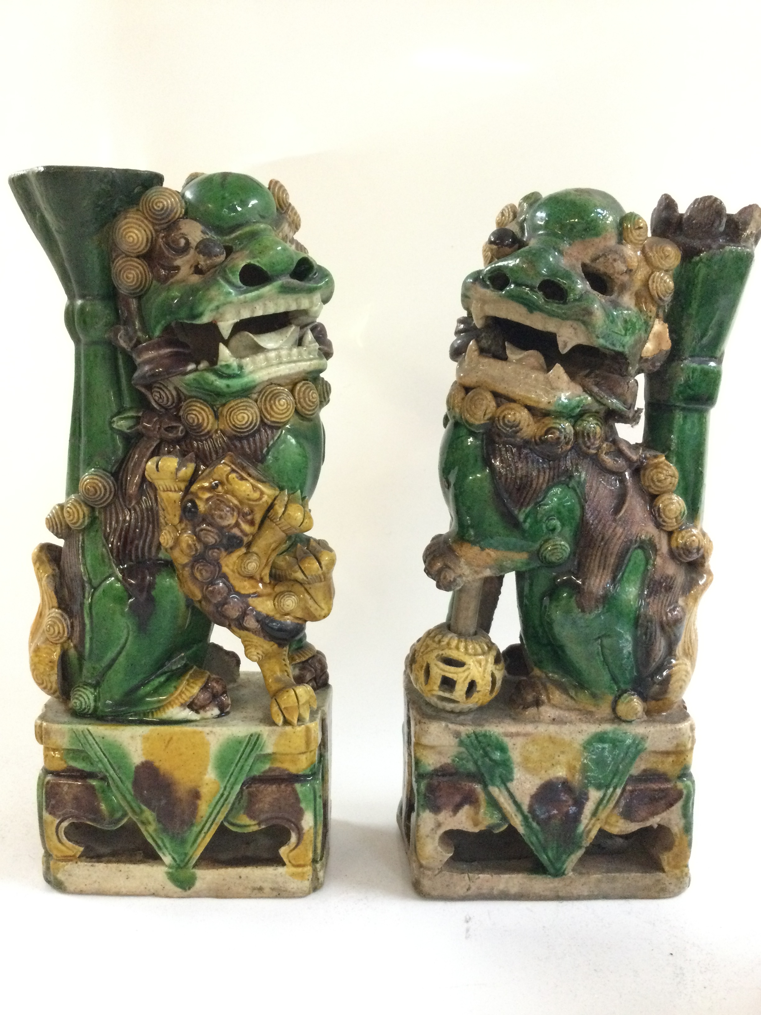 A pair of ceramic Chinese fu dogs, 20cm tall