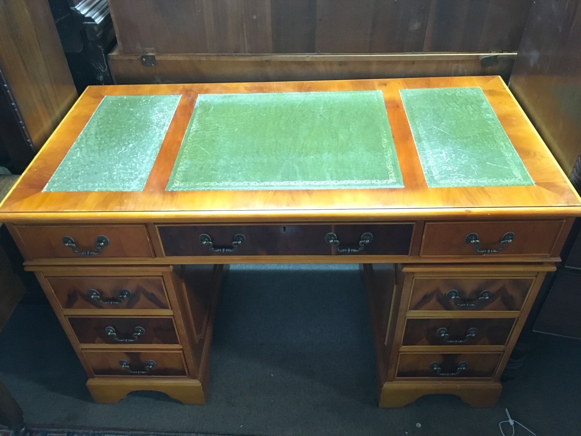 A reproduction pedestal desk, approx 61cm x 72cm x 122cm. TO BE SOLD WITHOUT RESERVE