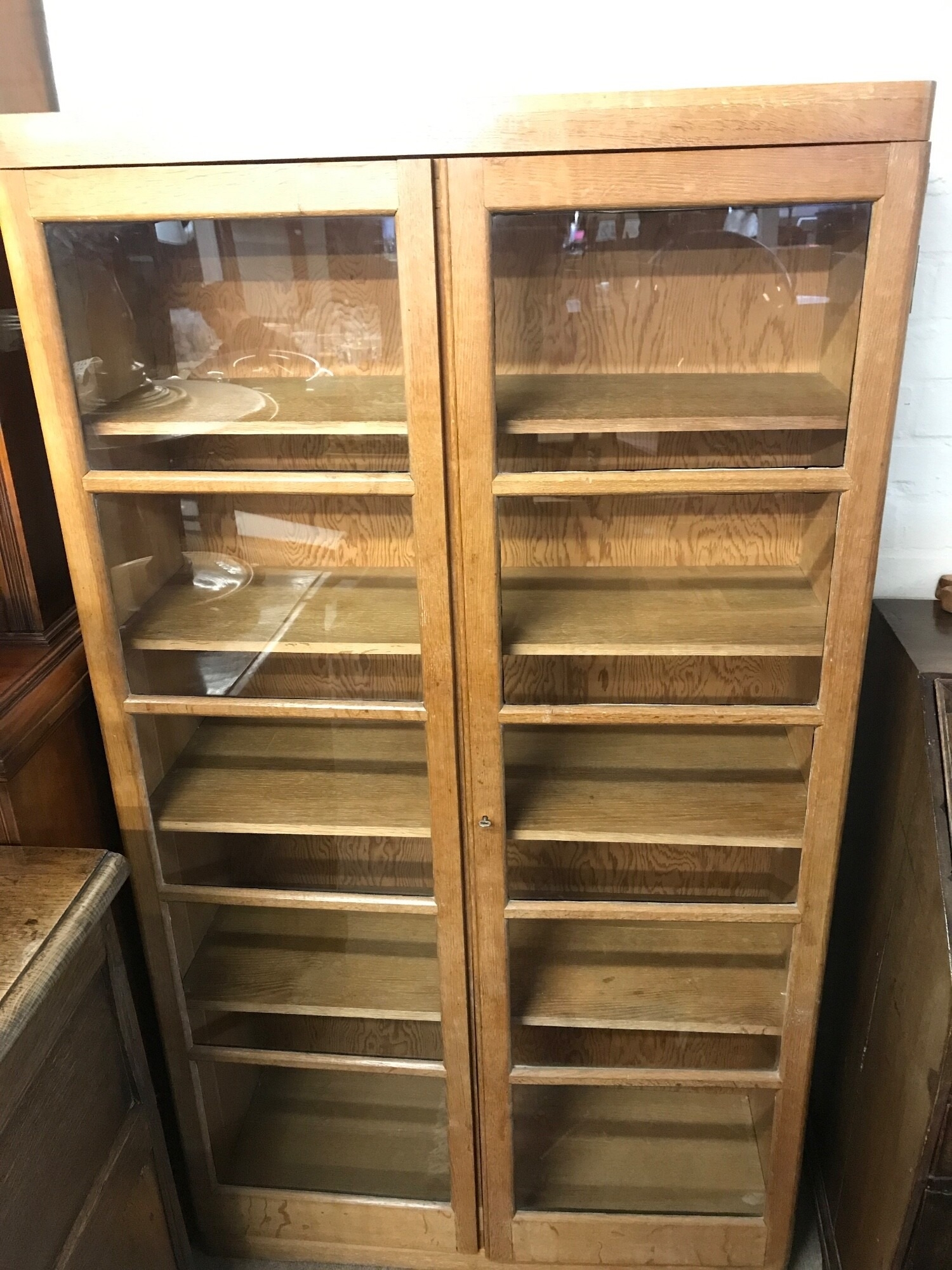 An oak bookcase. 92cm wide 164cm tall , 33cm long
