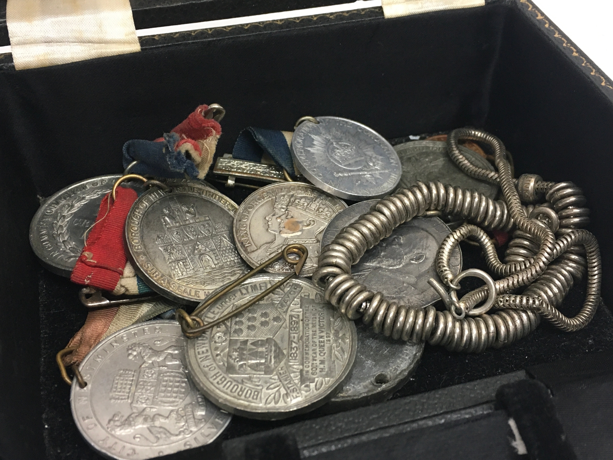 A Links of London necklace and a collection of commemorative medals