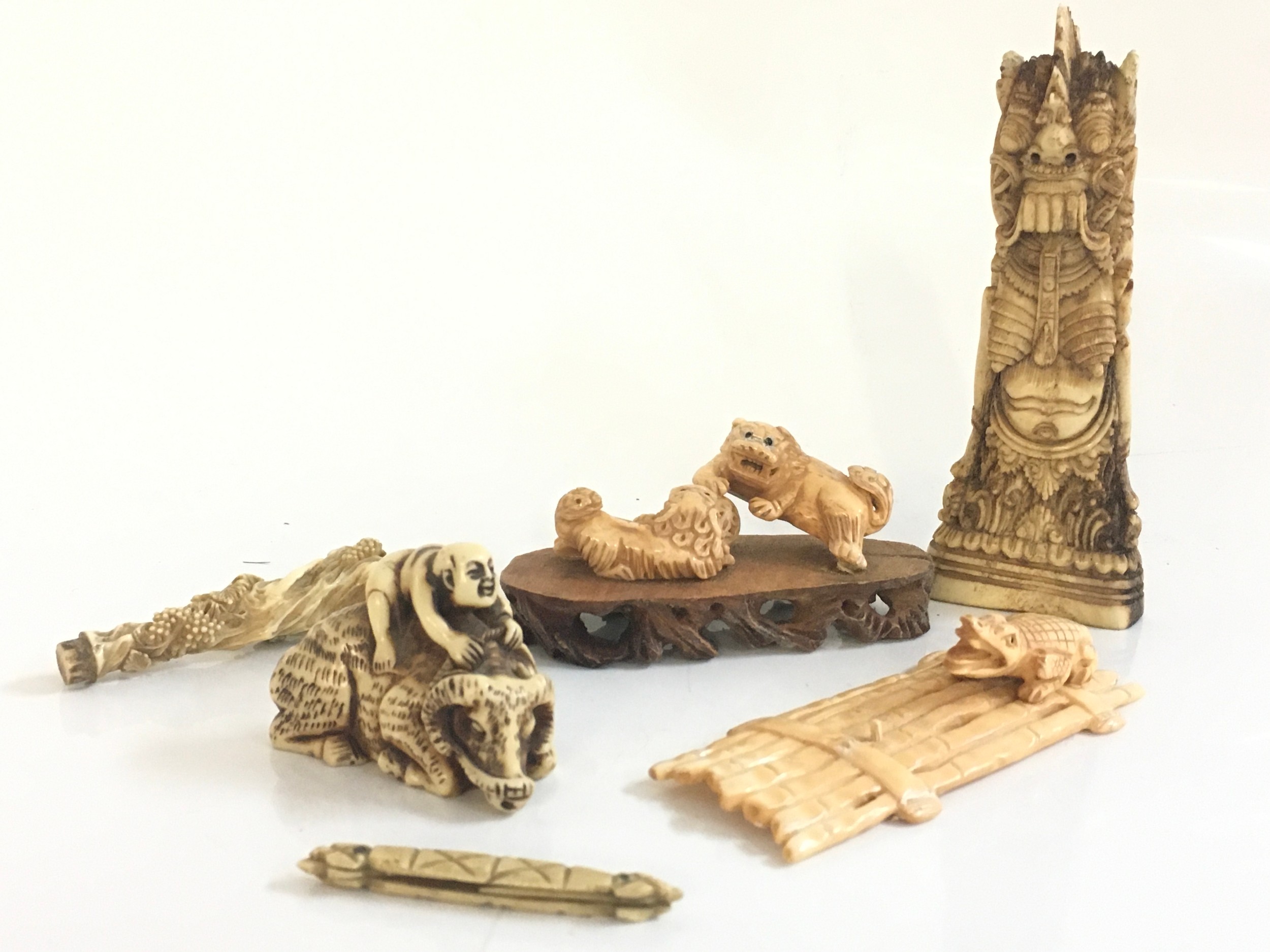 A collection of bone items. No reserve