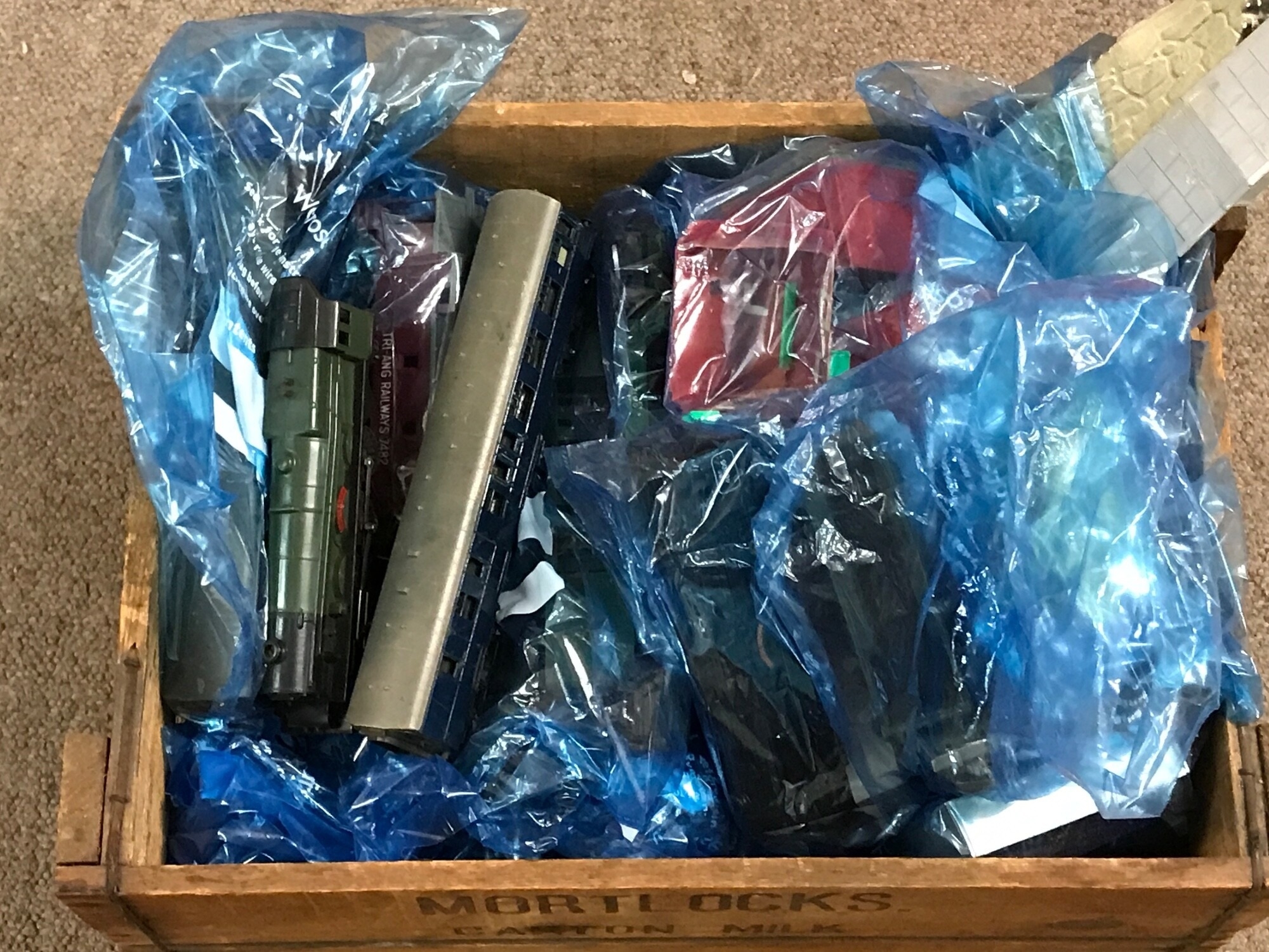 A collection of assorted trains and rolling stock etc. NO RESERVE