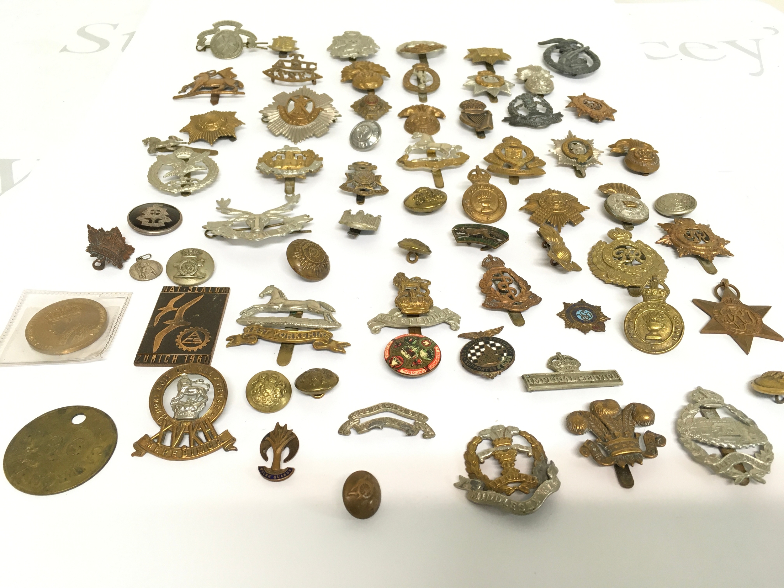 Collection consists of British, Commonwealth and other military cap badges etc 