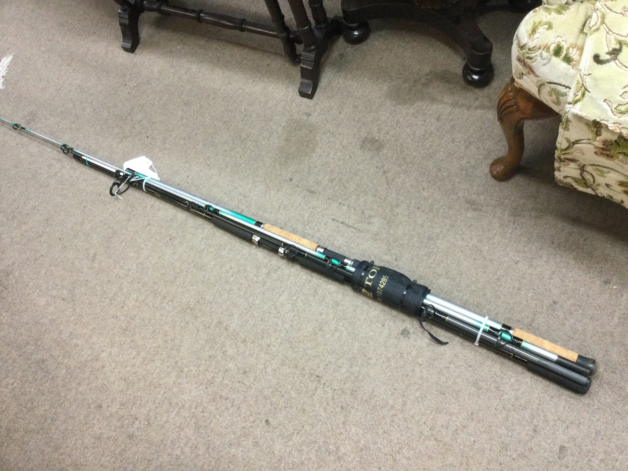 A Contenders vintage pier rod casting weight 4-6oz 2.70 meters excellent as new condition and vintage Zebco carbo-tech uptide 285 9ft casting weight 300g. Good condition 