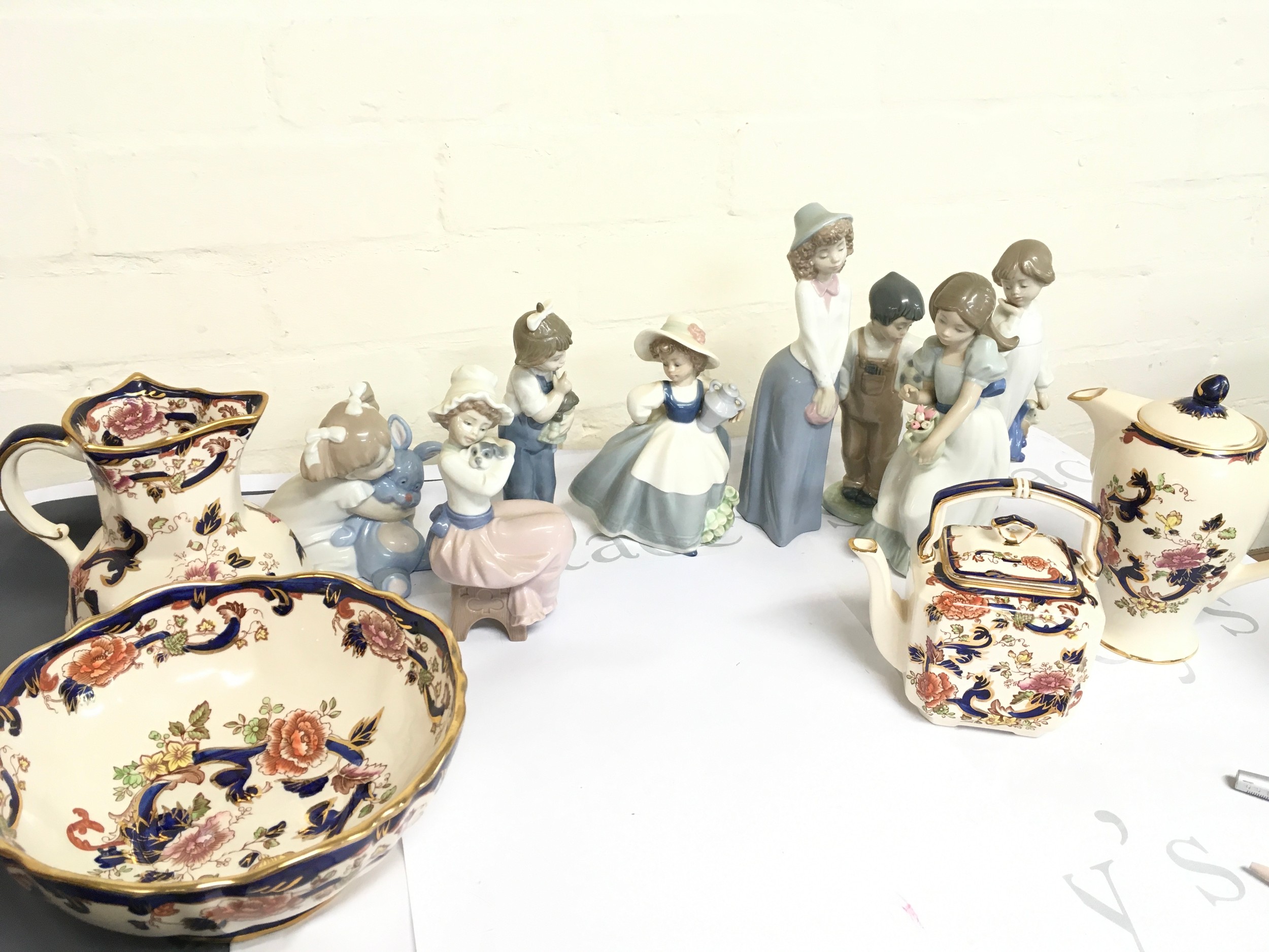 A collection of Neo figured Masons Ansley and other ceramics