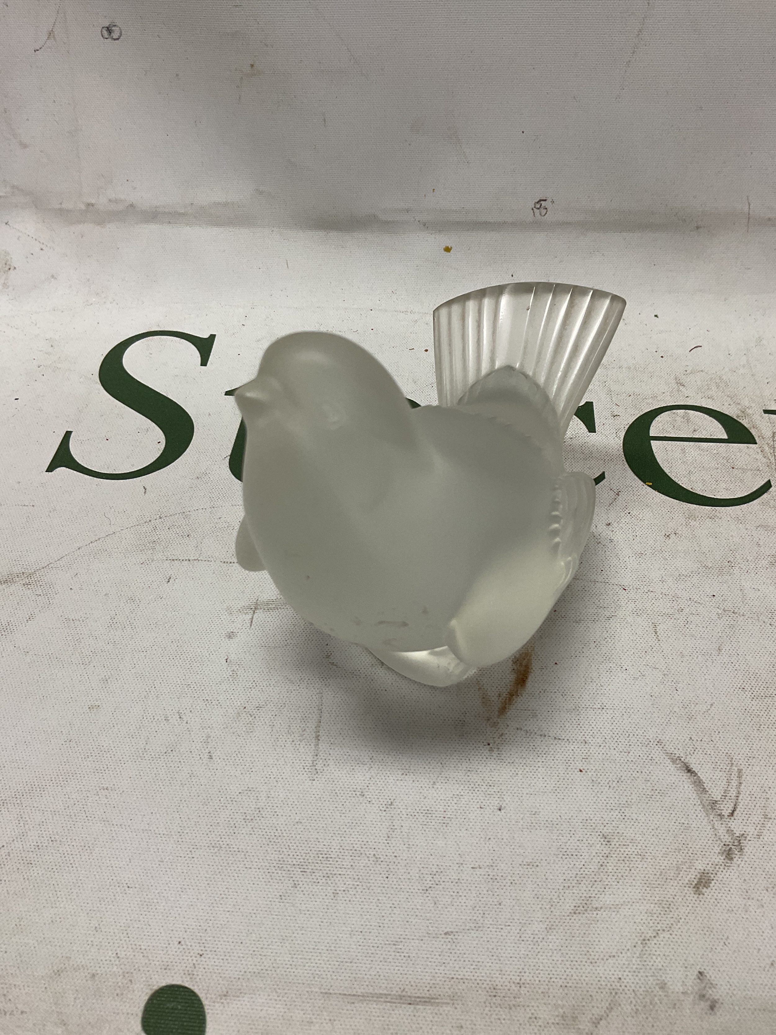 Lalique large bird figurine of a thrush looking upwards, signed to the base Lalique, France. H9 cm x W10cm.