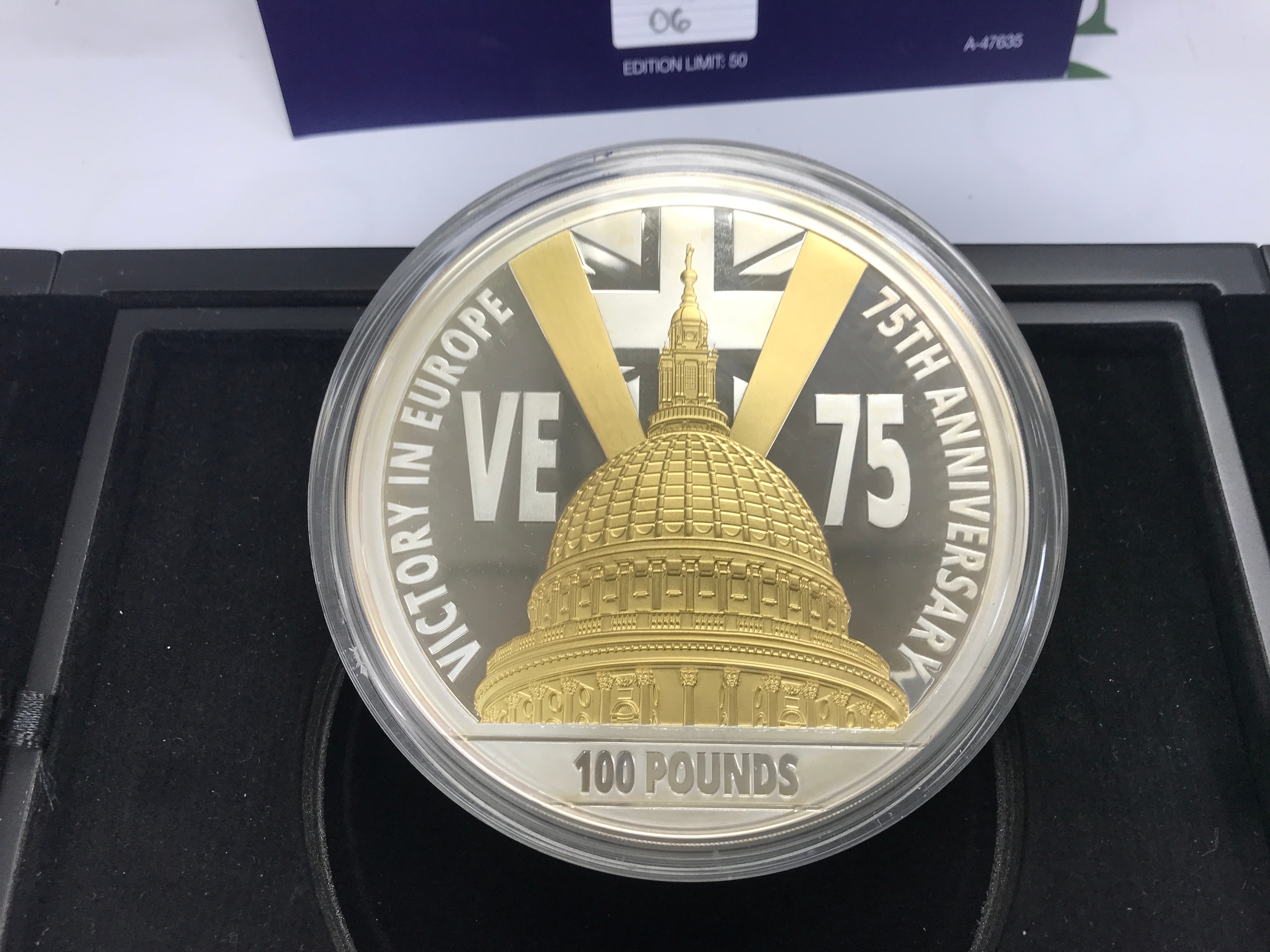 2020 St. Paul's Cathedral 75th Anniversary of VE Day commemorative coin, a kilo silver proof edition with selective gold plating, featuring an edition limit of 50