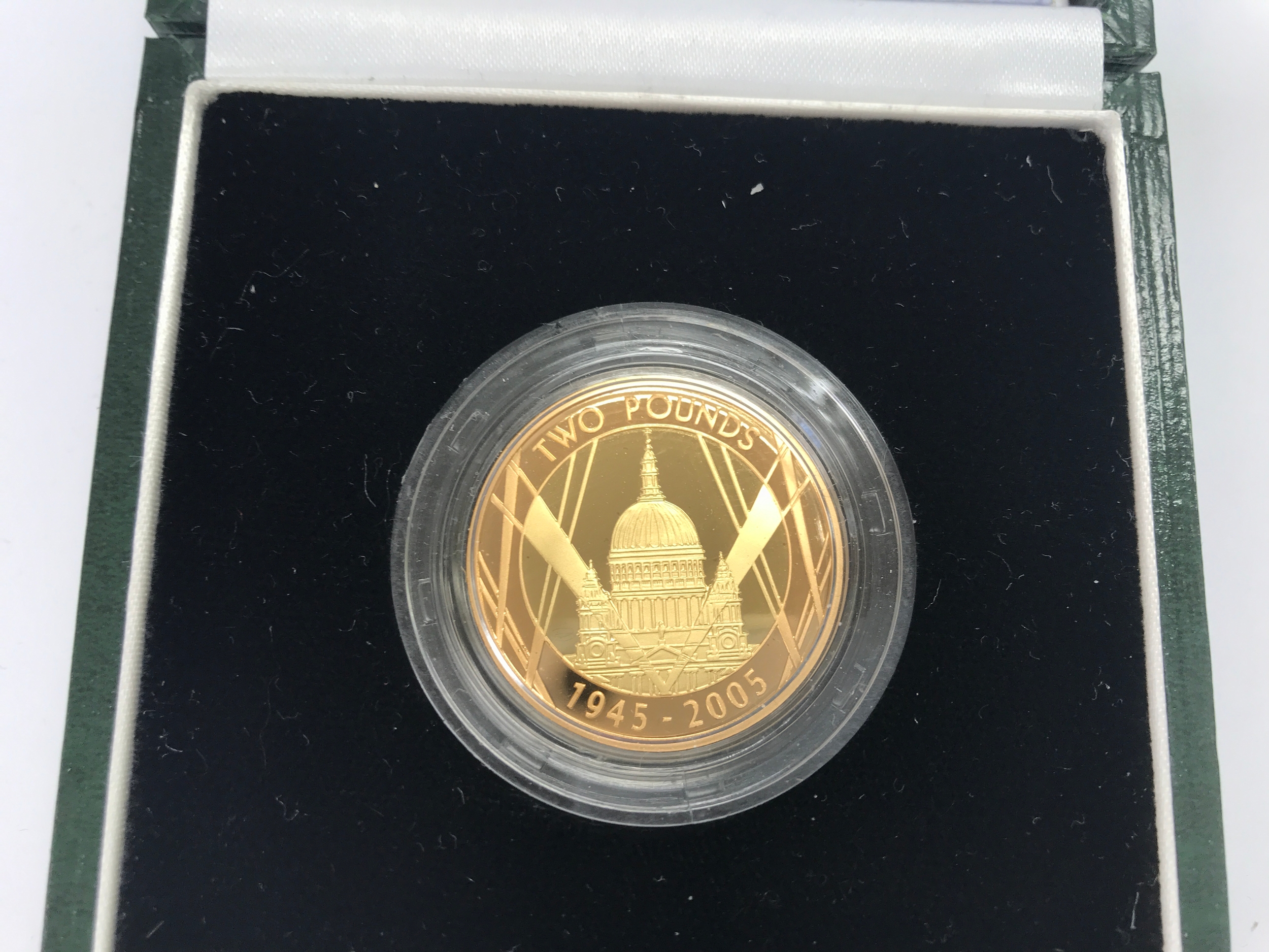 2005 60th Anniversary of the End of WWII £2 gold proof coin issued by the Royal Mint
