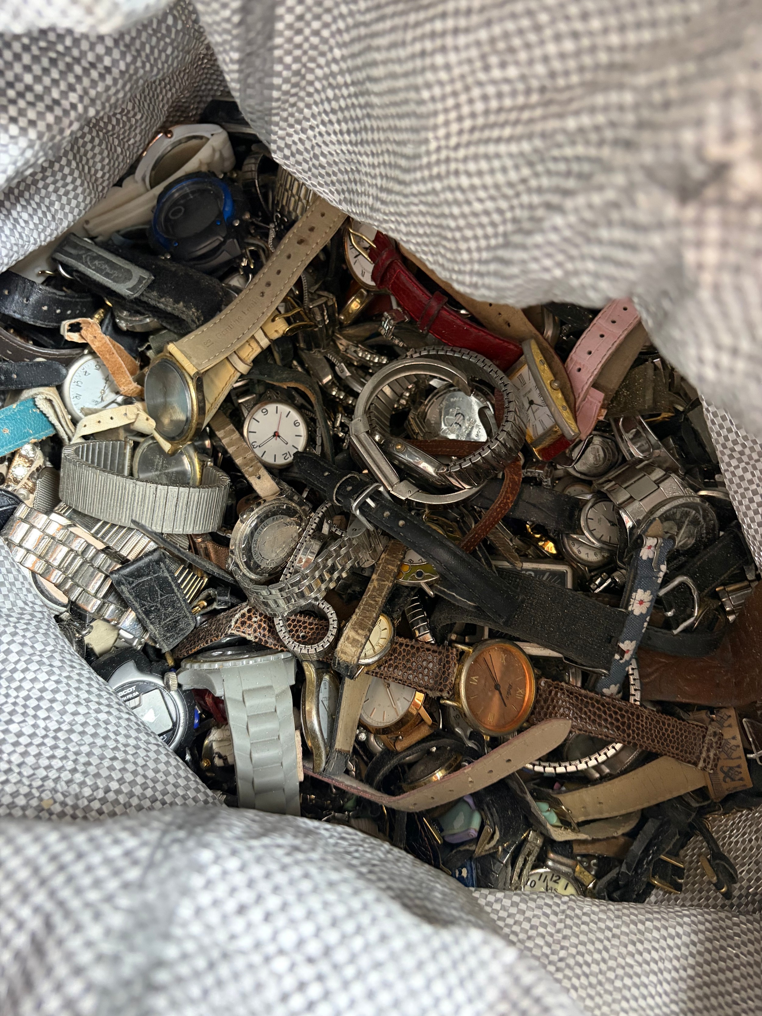 Large amount of watches for spares straps NO RESERVE