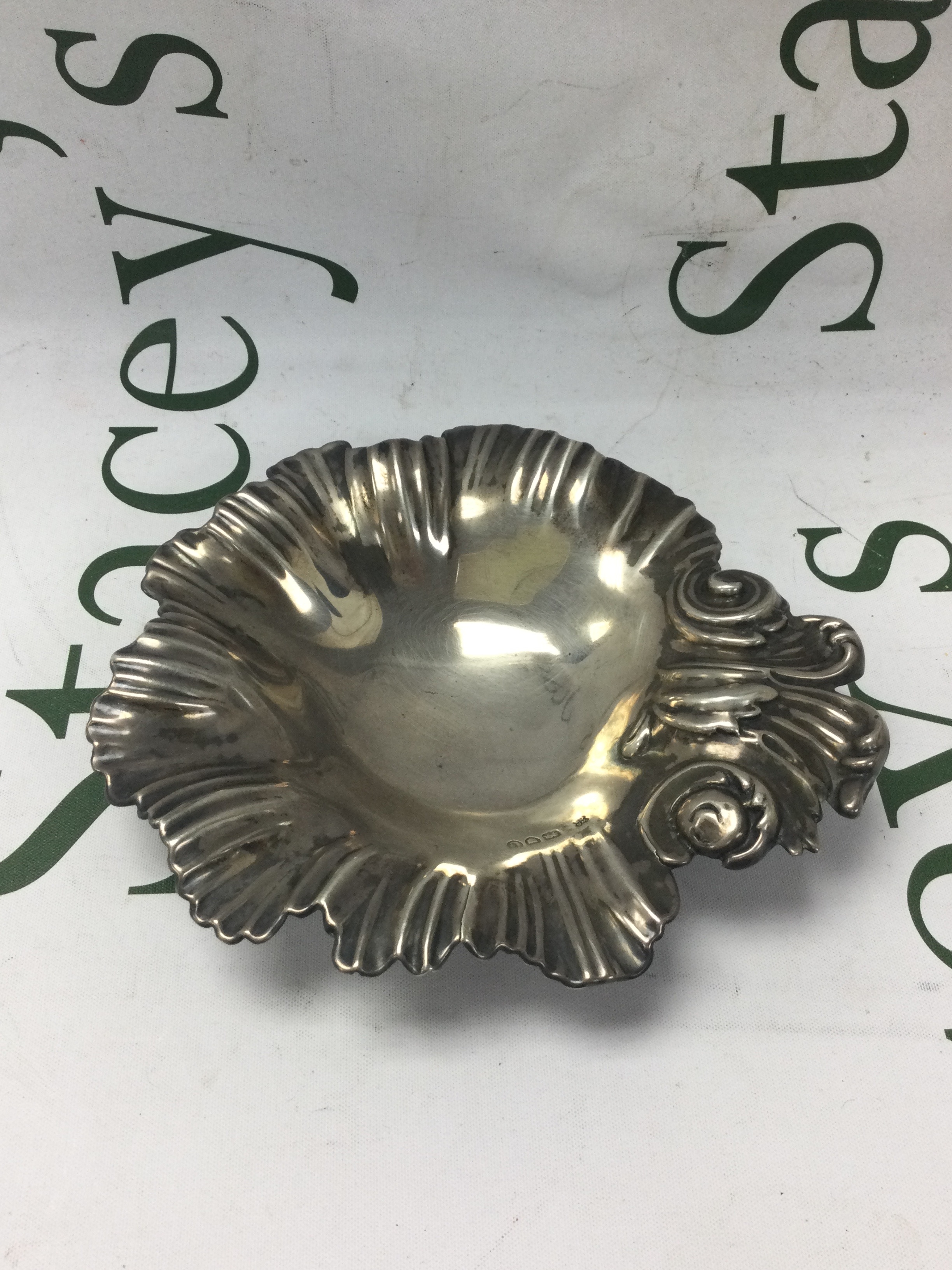 Small silver dish, with London Hallmarks, Weight 107g