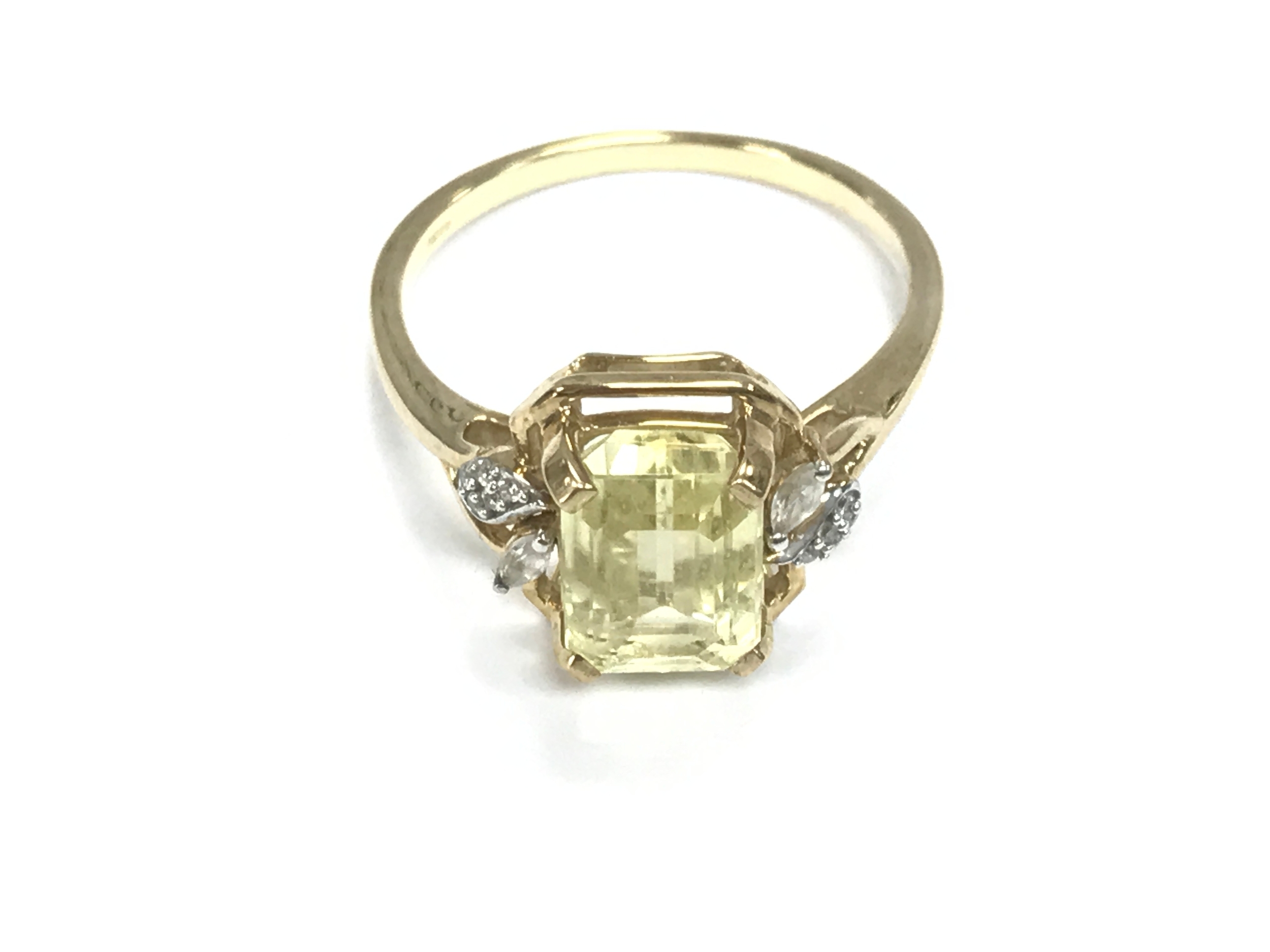 9ct yellow gold ring set with yellow Minas novas hiddenite size S and 3.2g
