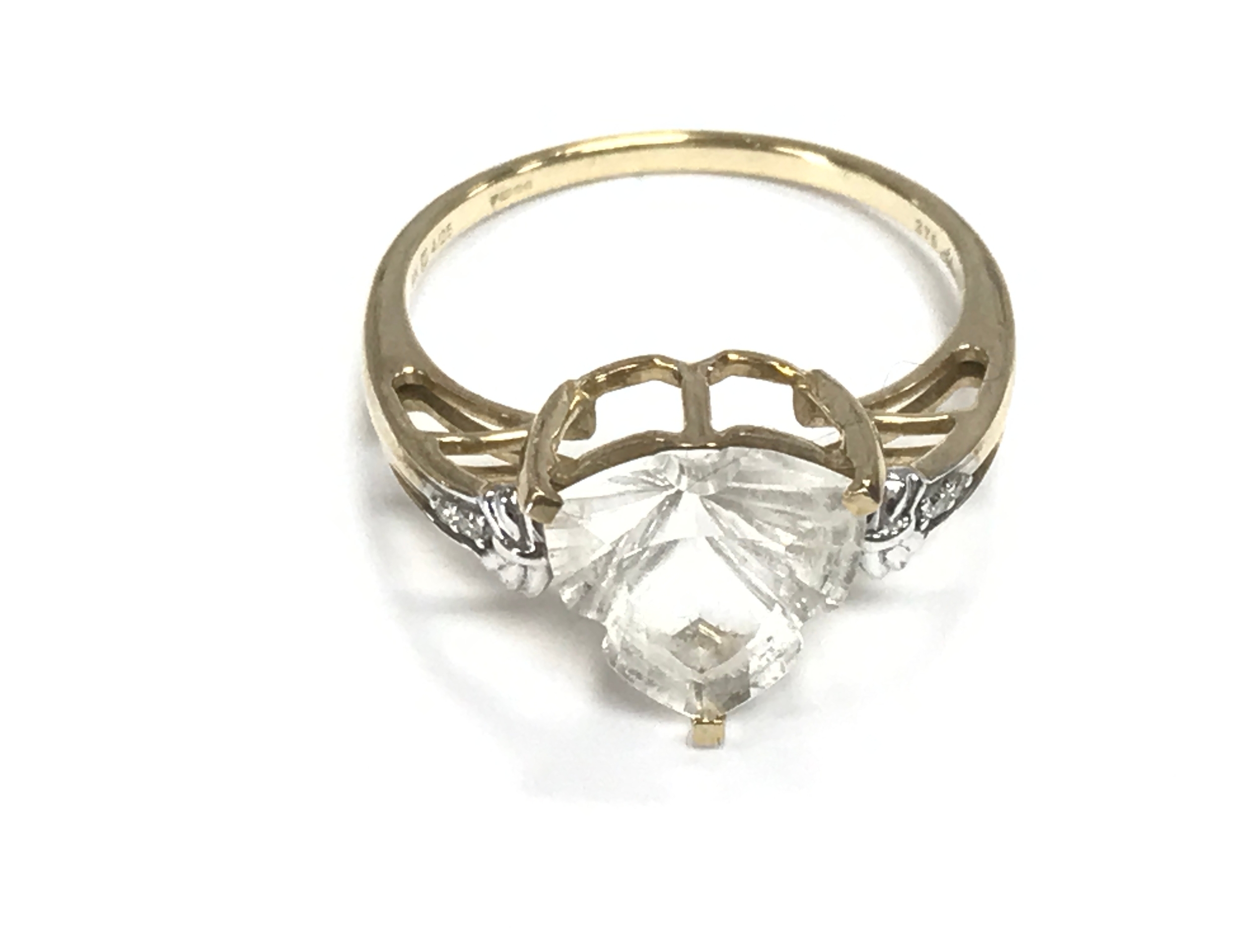 9ct gold quartz and diamond ring. Size R 1/2