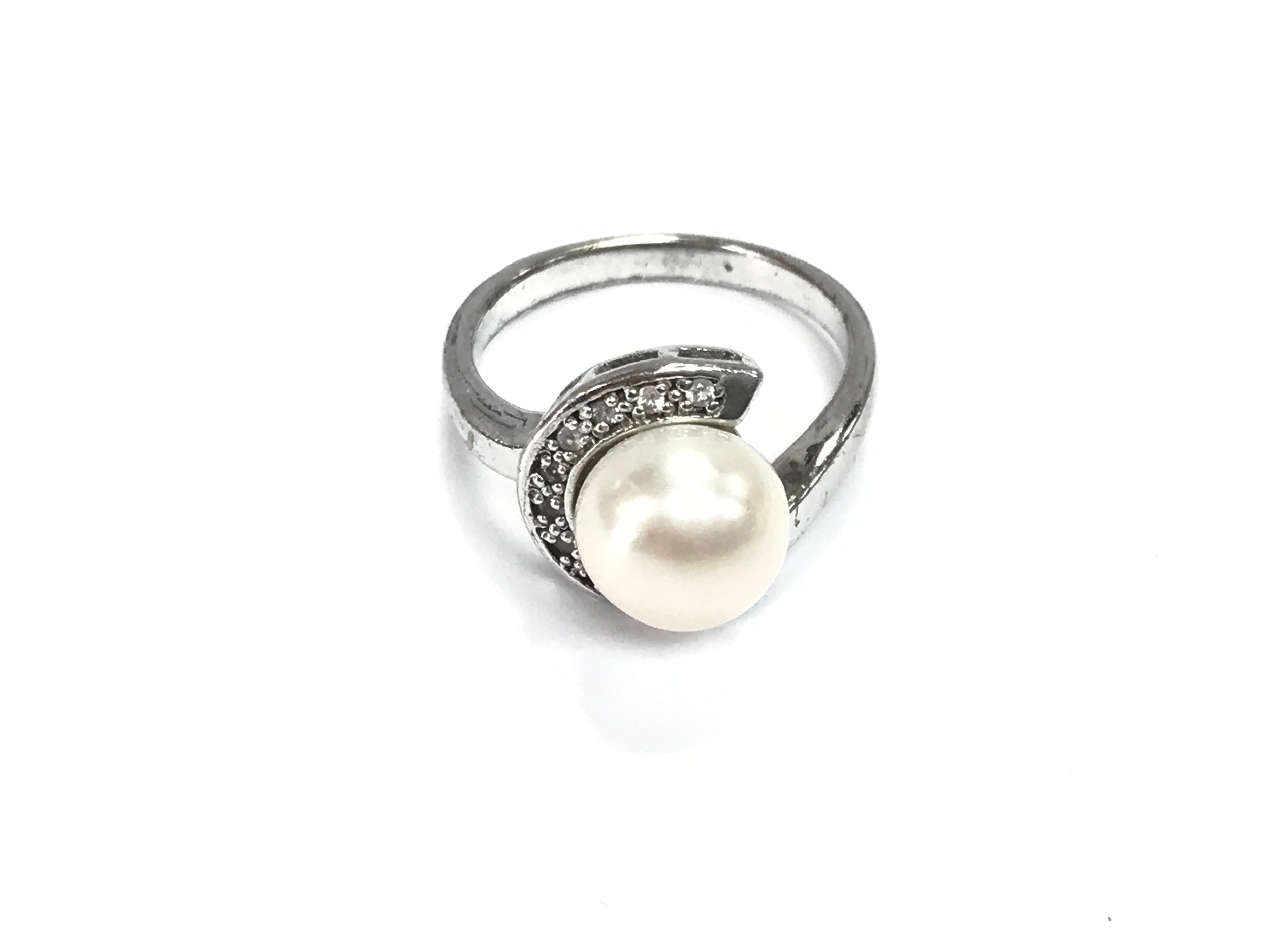 Silver ring with cultured Pearl and topaz. 