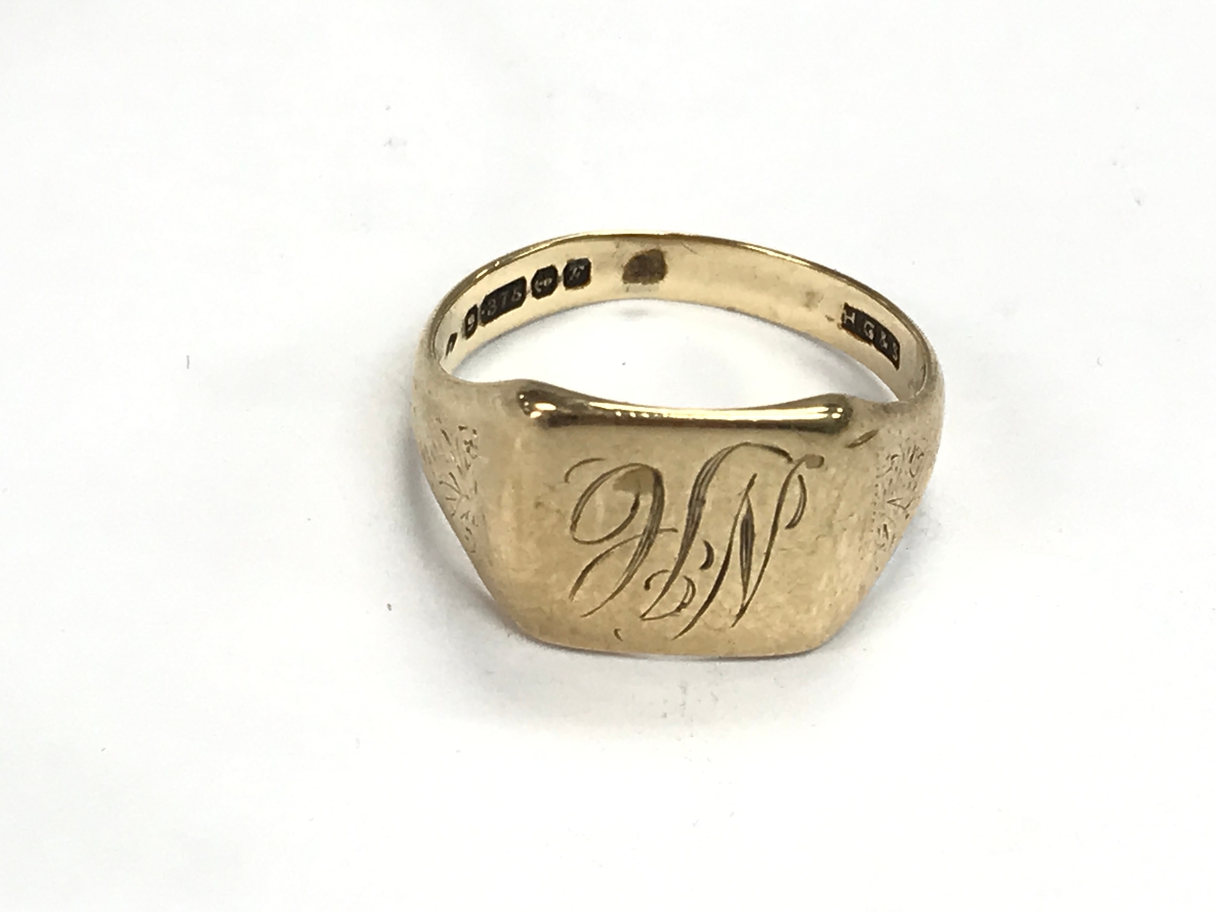A 9ct gold signet ring. Size O and 3.8g