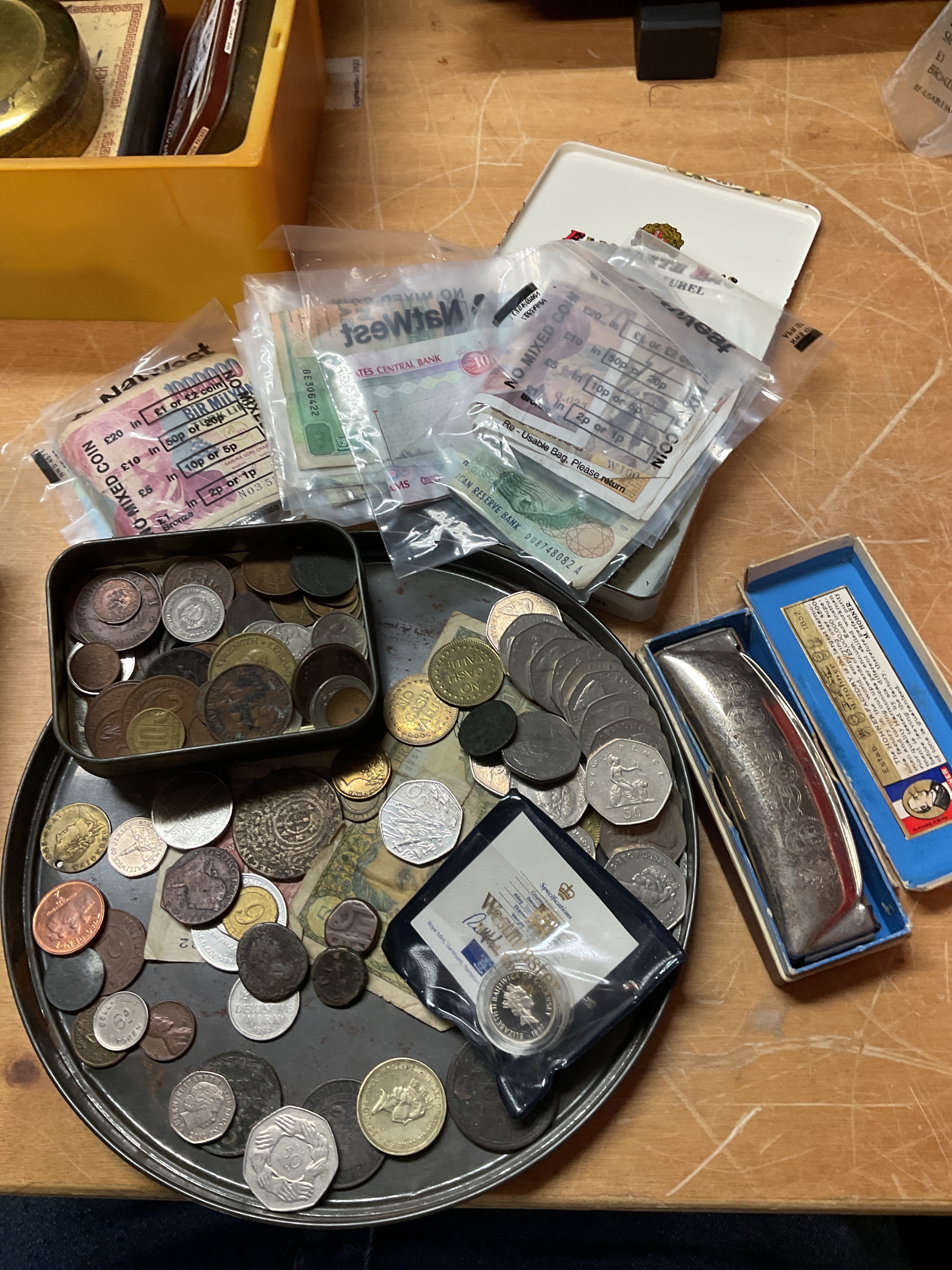 Qty banknotes and world coins to inc Roman, and boxed harmonica.