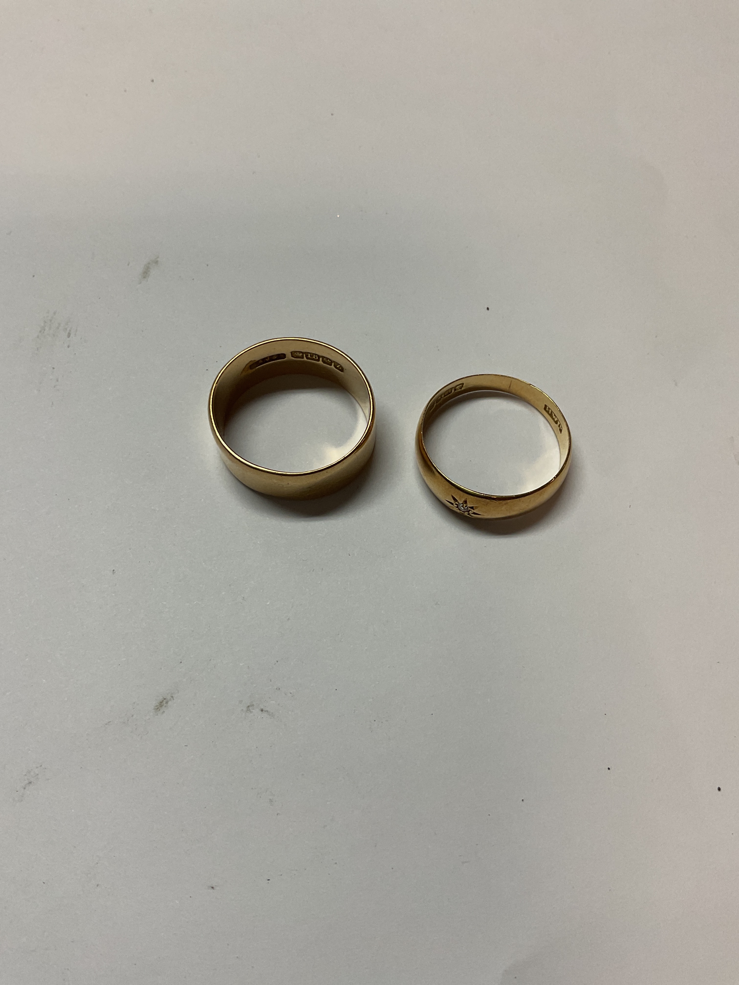 Two 18 ct band rings. Weight 10.8 grams