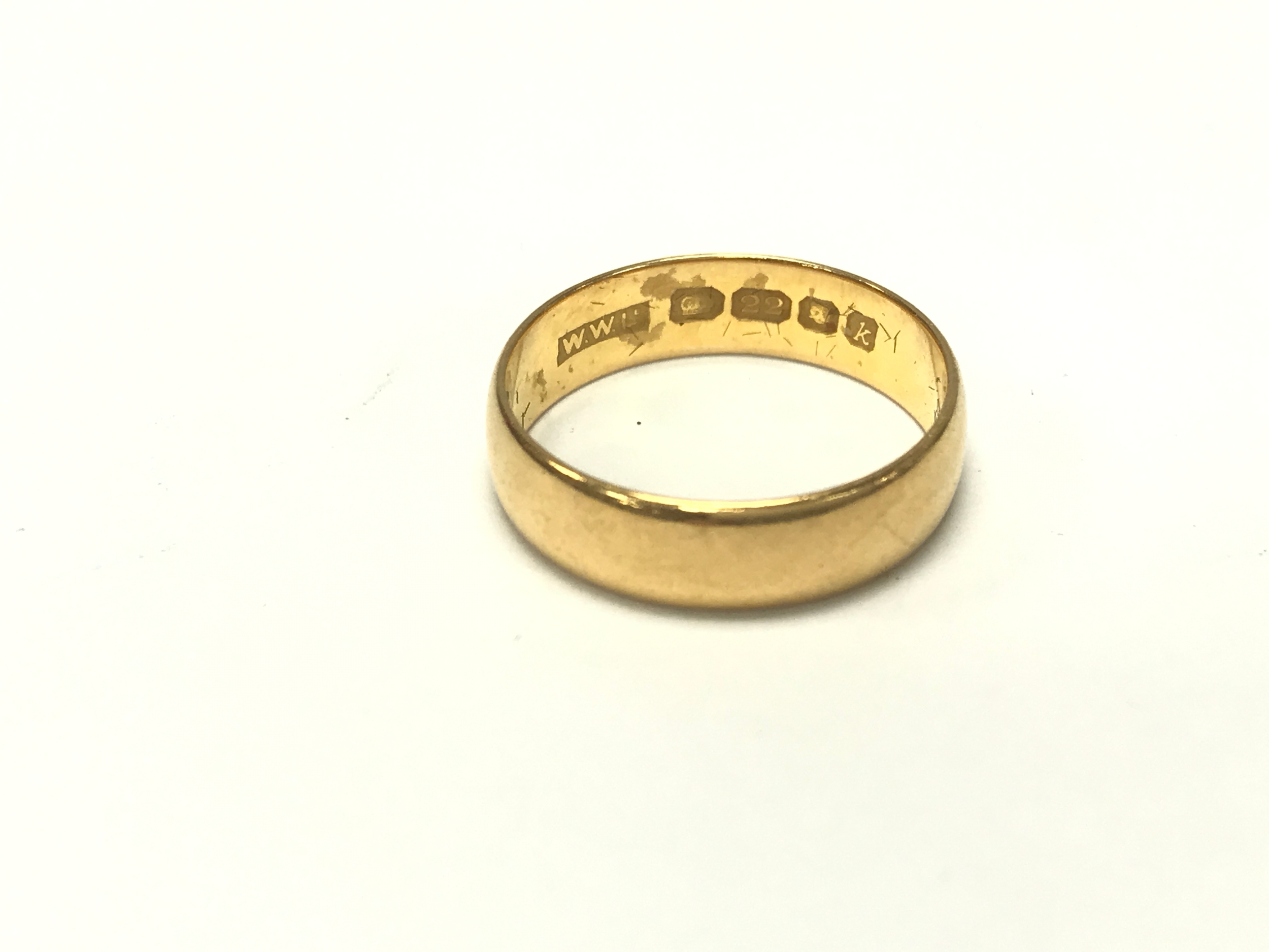 A 22ct wedding band. 3.7g size N