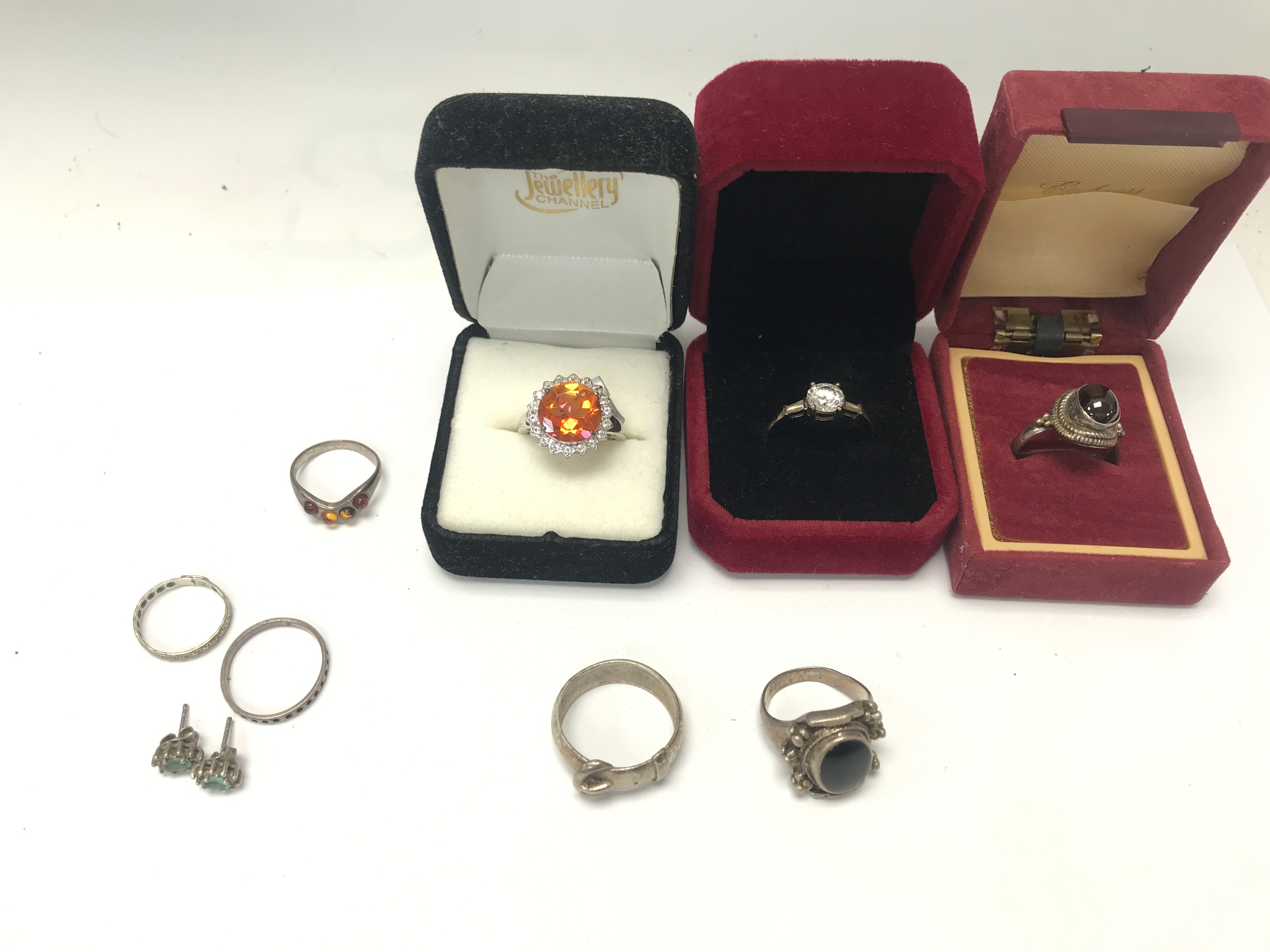 Small collection of silver rings and other items.