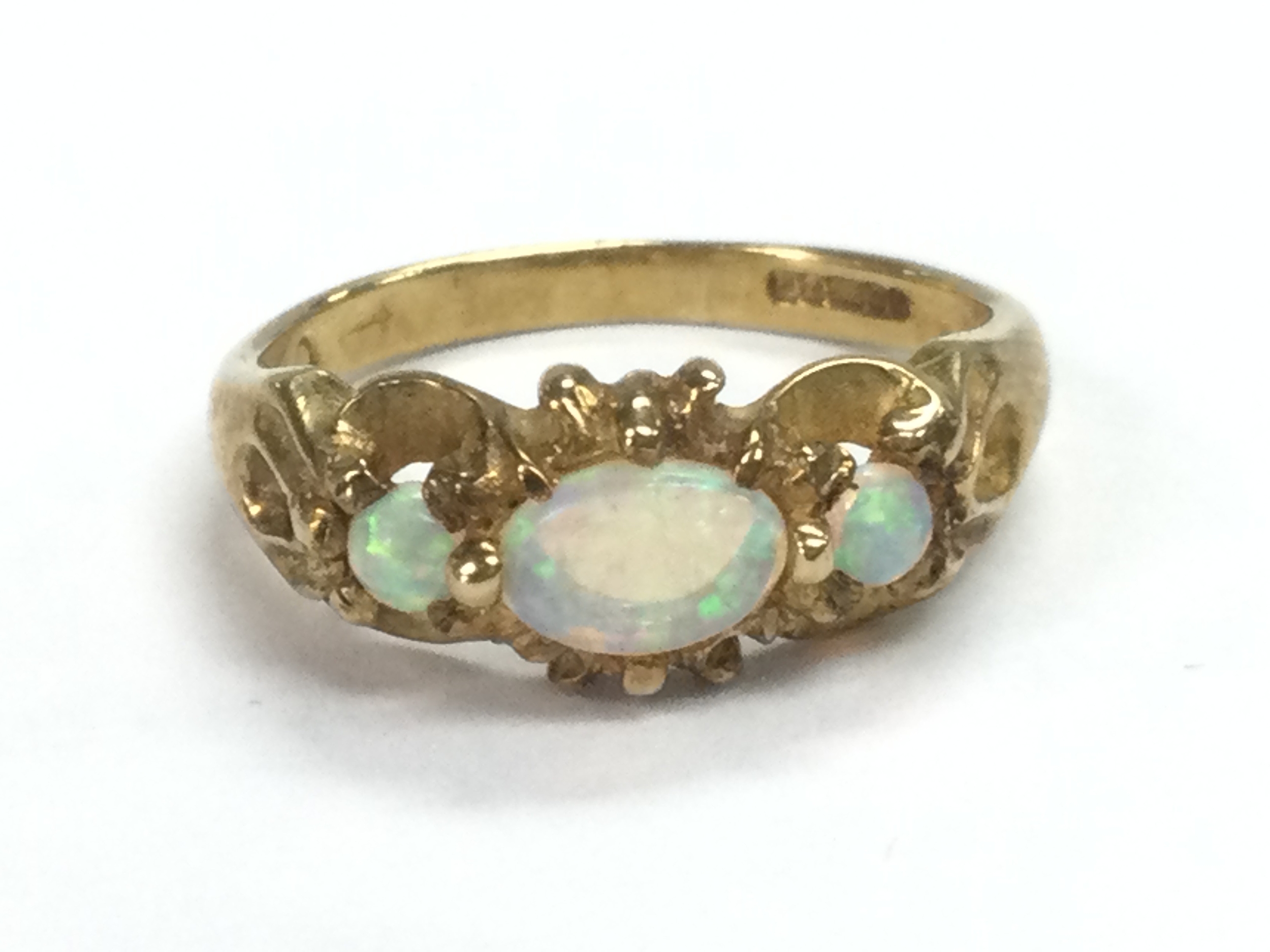 A 9ct gold ring opal three stone , size I, 2.8g 