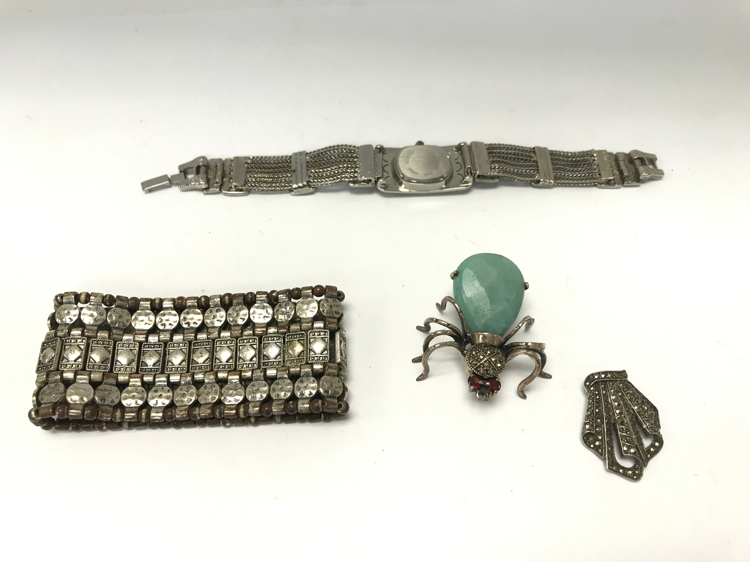 Collective lot including vintage-style silver spider brooch features a striking green aventurine teardrop abdomen and sparkling marcasite detailing