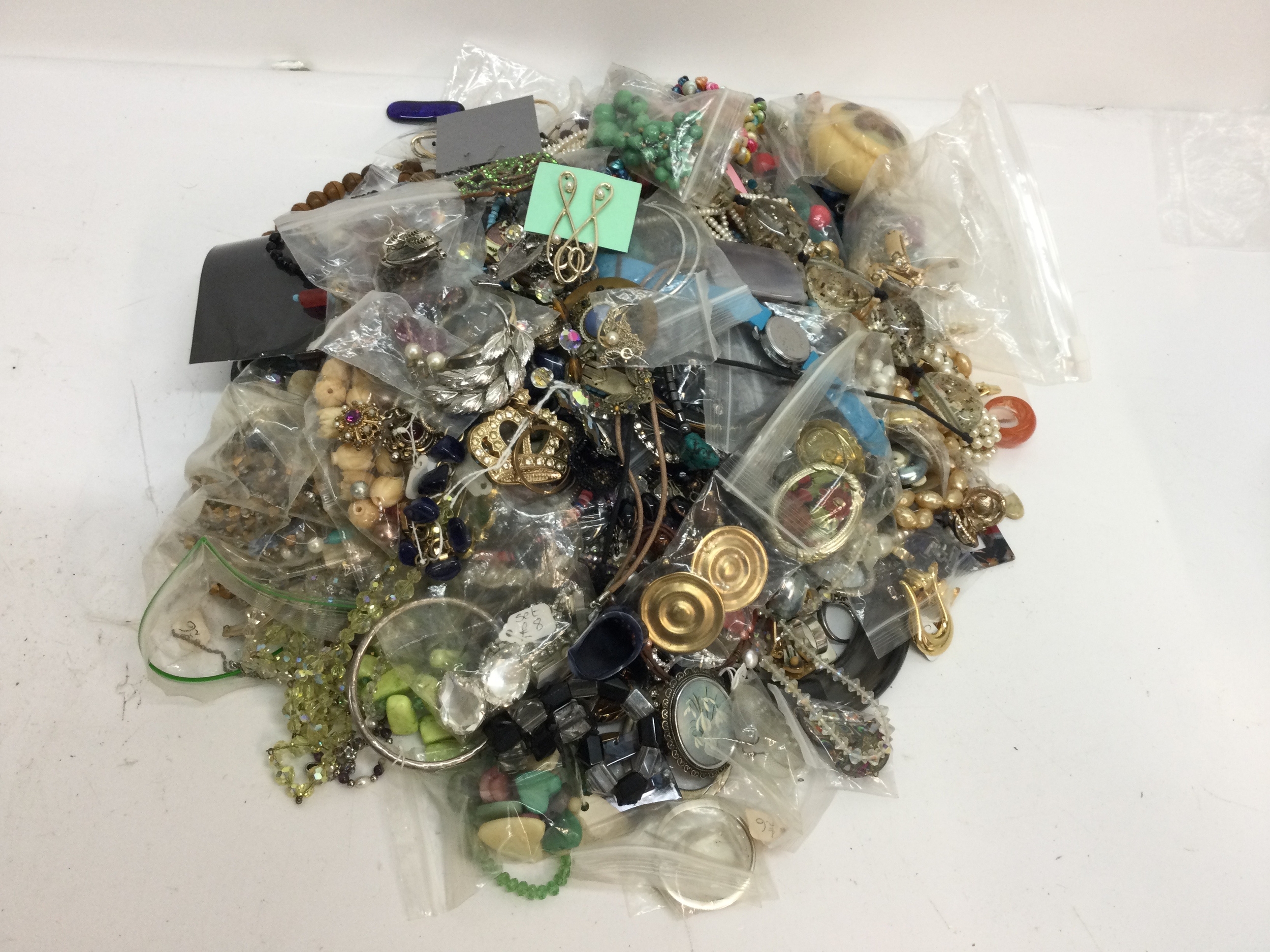 A quantity of vintage and modern costume jewellery