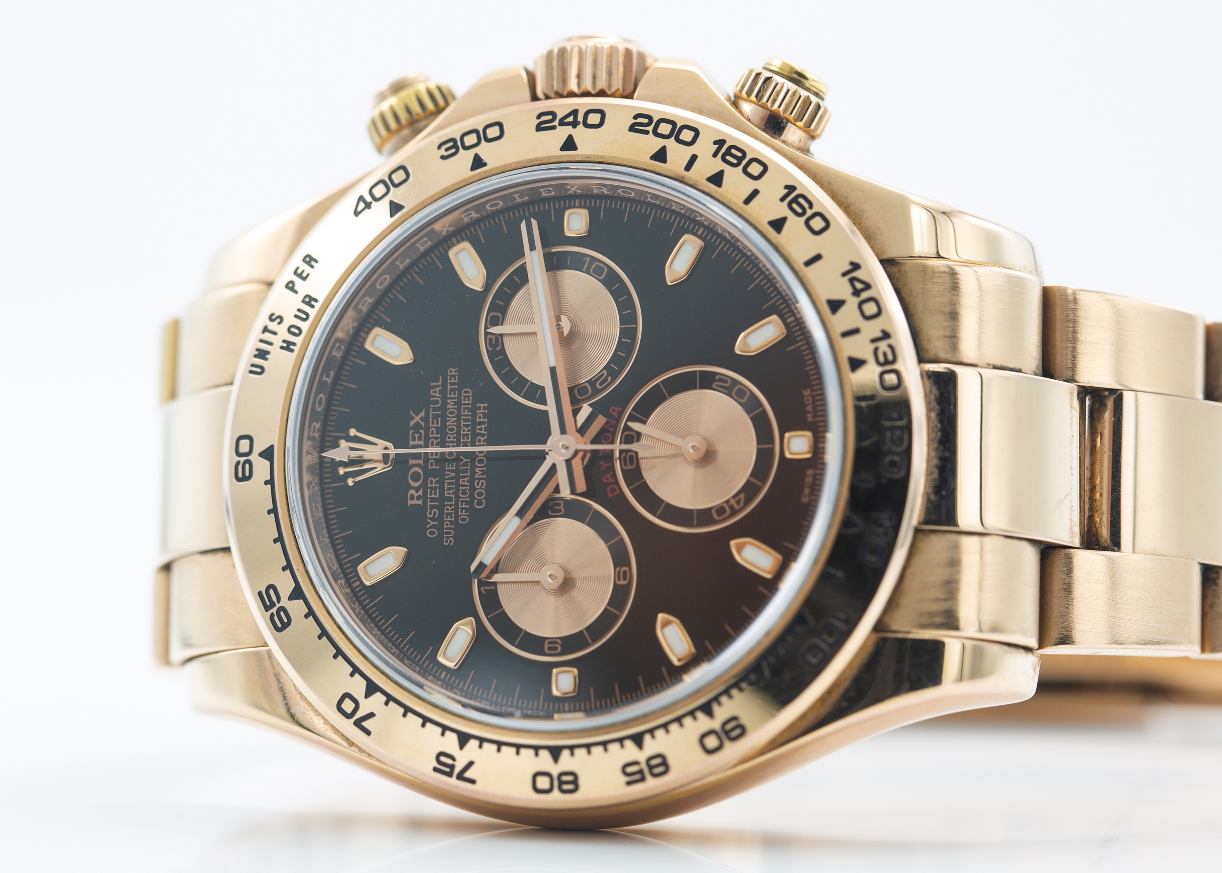 Rolex Cosmograph Daytona in 18ct Everose gold, black dial with contrasting rose-gold sub-dials. Serial number G5003** putting its circa 2010. Winds and runs. Comes with box and wallet with Manual.