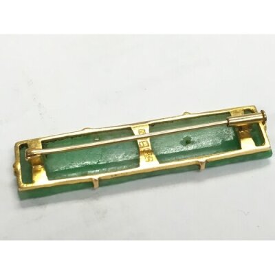 Gold jade brooch, 6.6g total weight