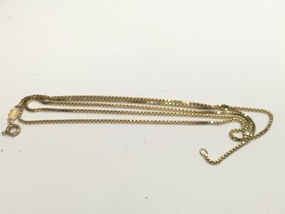 An 18ct gold box link chain. Approx length 24 inches, approx 6.3 grams.