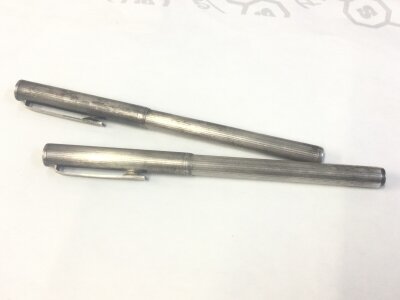 A pair of Dunhill biro pens (need refills)