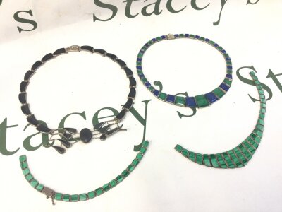 Silver vintage jewellery set with lapis and other polished stones and a silver locket (4)