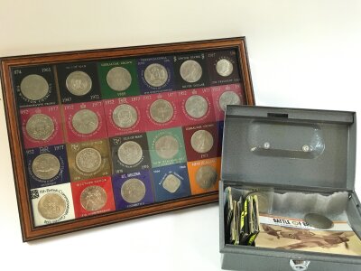A mixed collection of Commemorative crowns and coinage