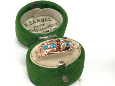 9ct gold Edwardian ring set with turquoise and garnet stones, size Q