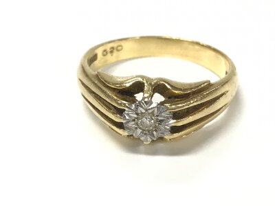 9ct gents gold diamond solitaire ring. Approx 0.20ct size V 1/2 and 8.61g