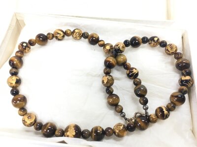 Necklace tiger eye 9ct clasps , intermittent dragons carved in the heads
