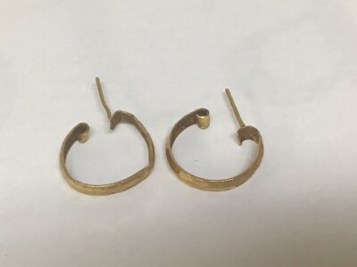 A pair of unmarked yellow metal earrings weight 1.5g