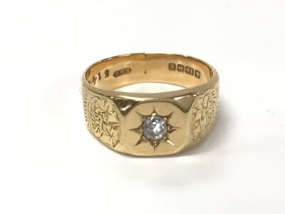 An 18ct gold gents solitaire ring. Size R 1/2 and 8.18g
