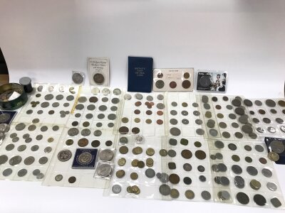 A collection of assorted mixed world and commemorative coinage.