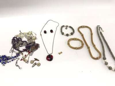 A collection of assorted costume jewellery including some Murano glass.