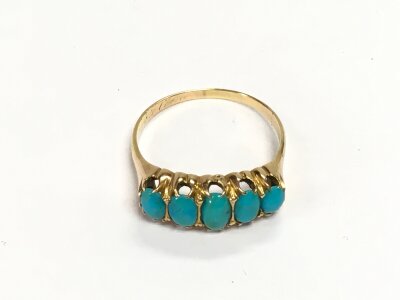 A gold ring set with turquoise, approx 3.7g and approx size R-S.