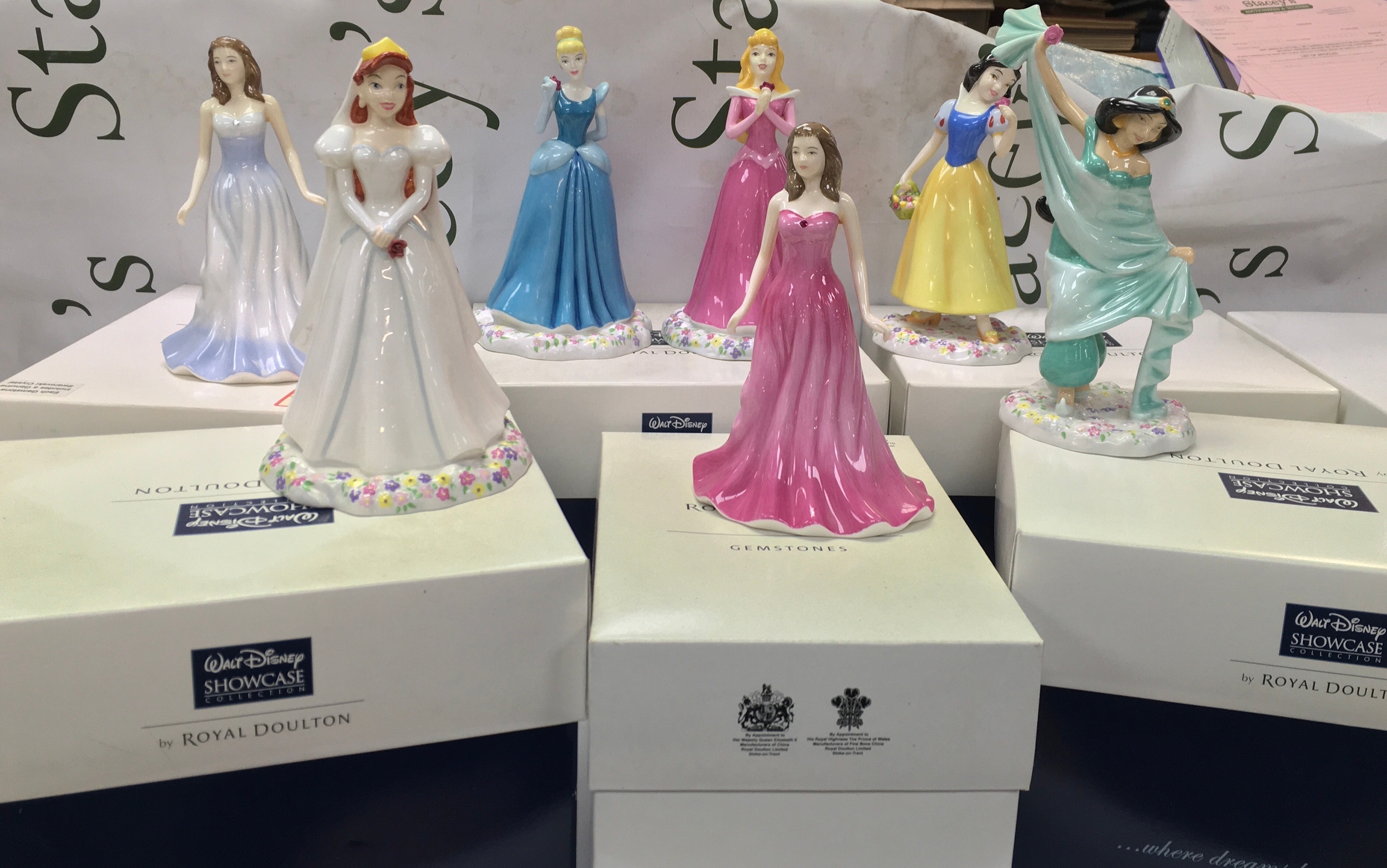 5 boxed Doulton Disney and 2 doulton figures.