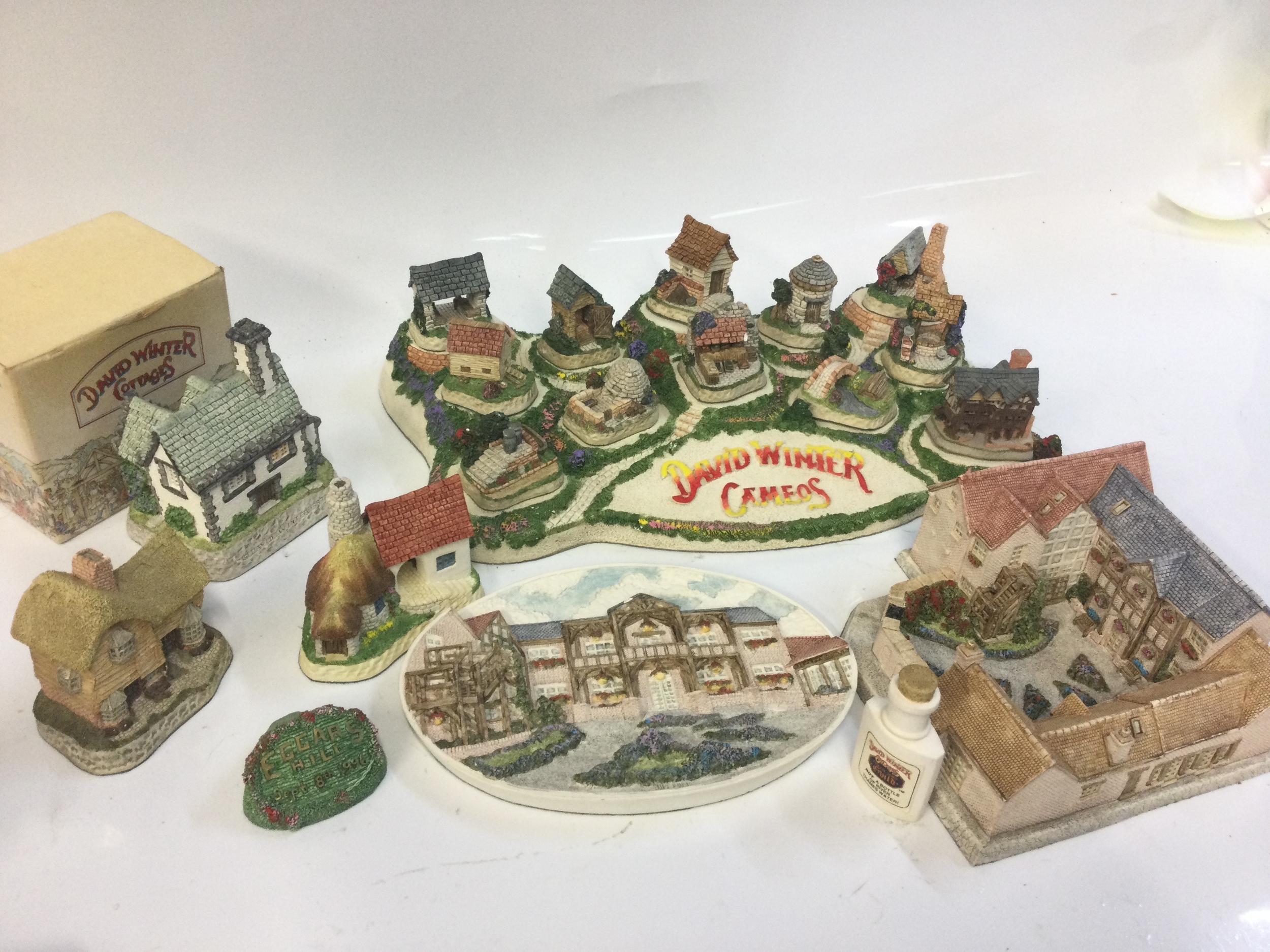 David Winter cottages, Eggars hill model and plaque NO RESERVE