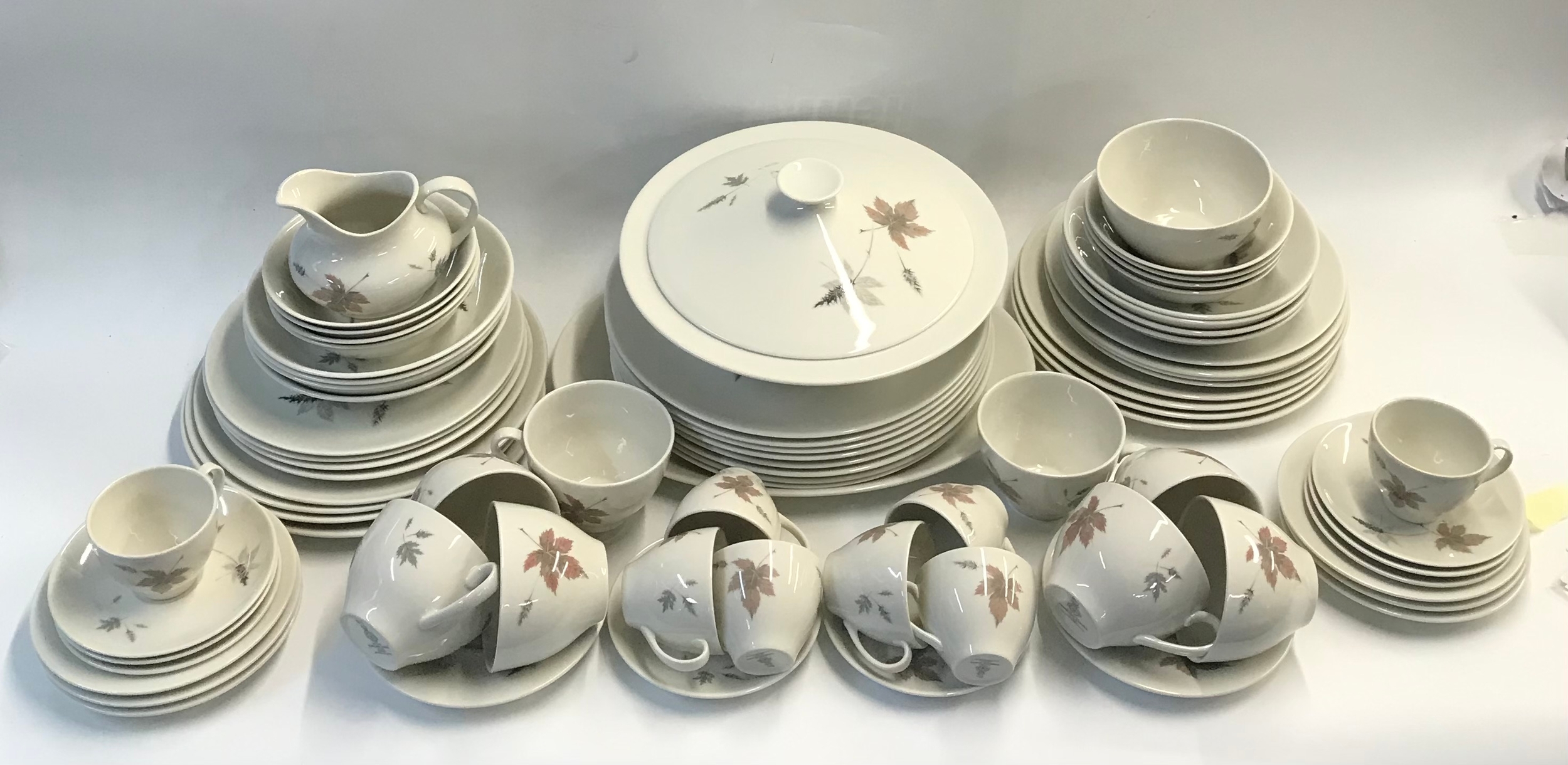 A large ceramic Royal Doulton tea service NO RESERVE