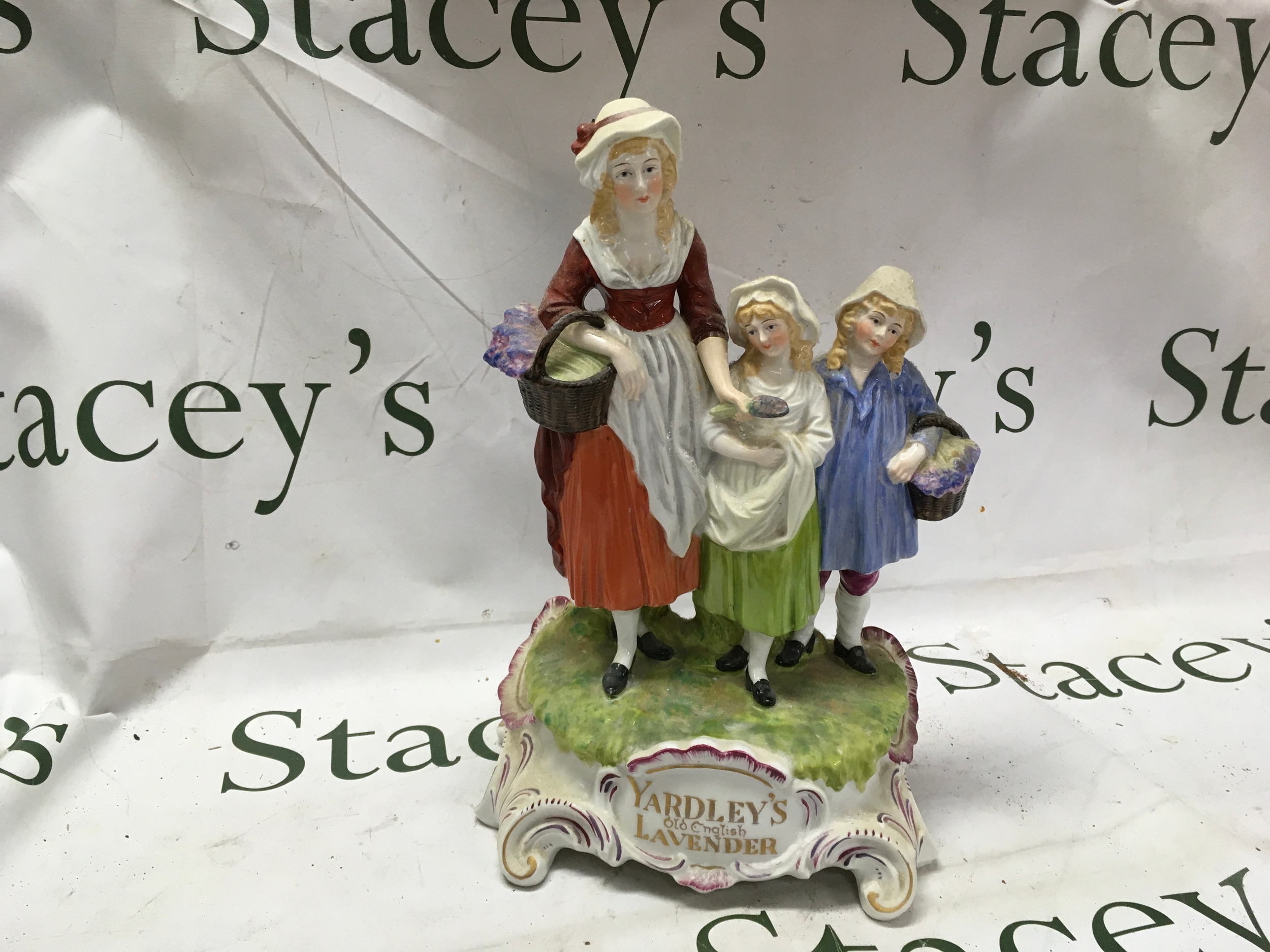 Large Dresden advertising figurine for Yardley's Old English Lavender, restoration to the bunch of flowers held by the woman, 30 cm high. NO RESERVE