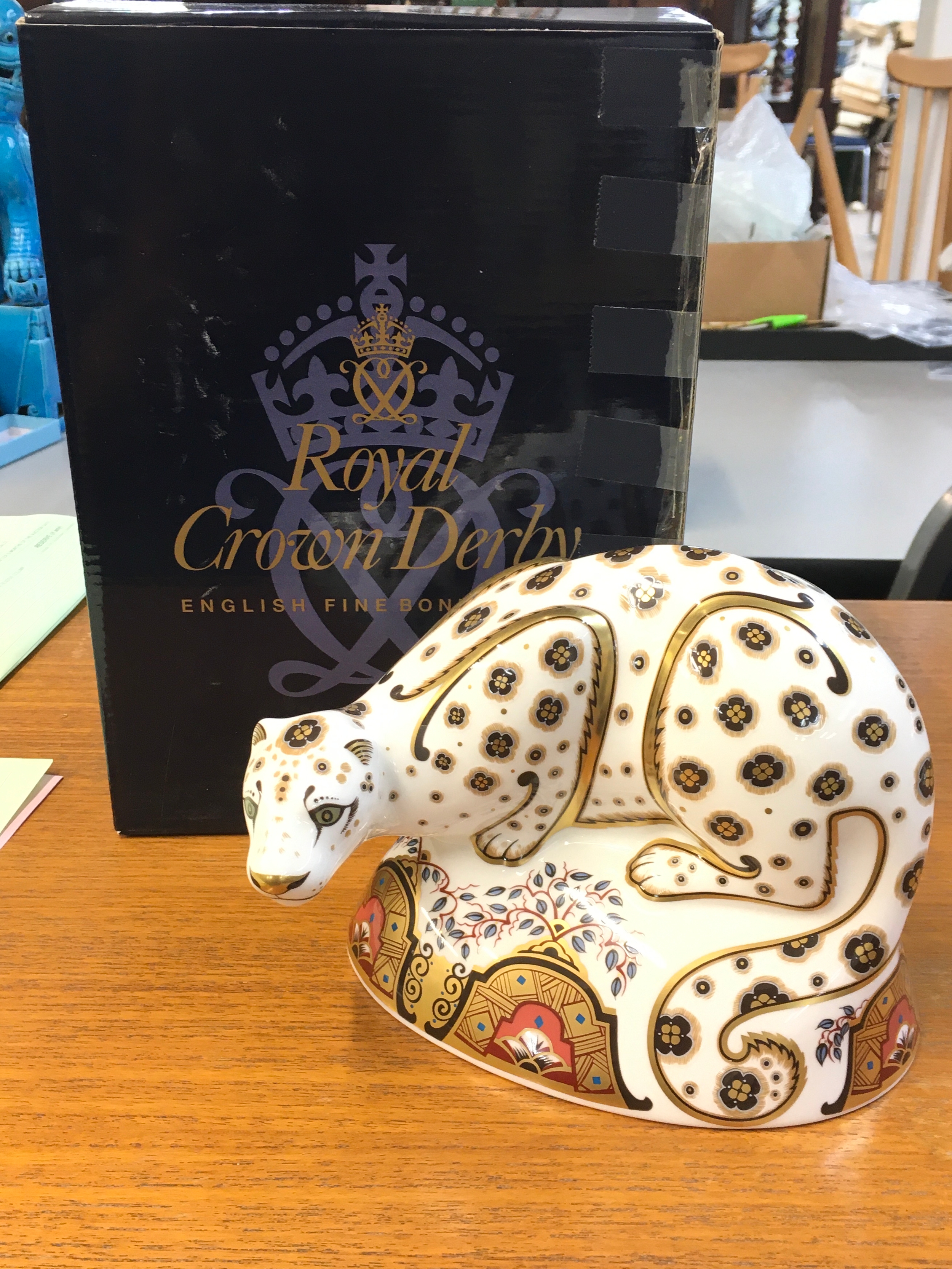  A boxed royal crown derby snow leopard 