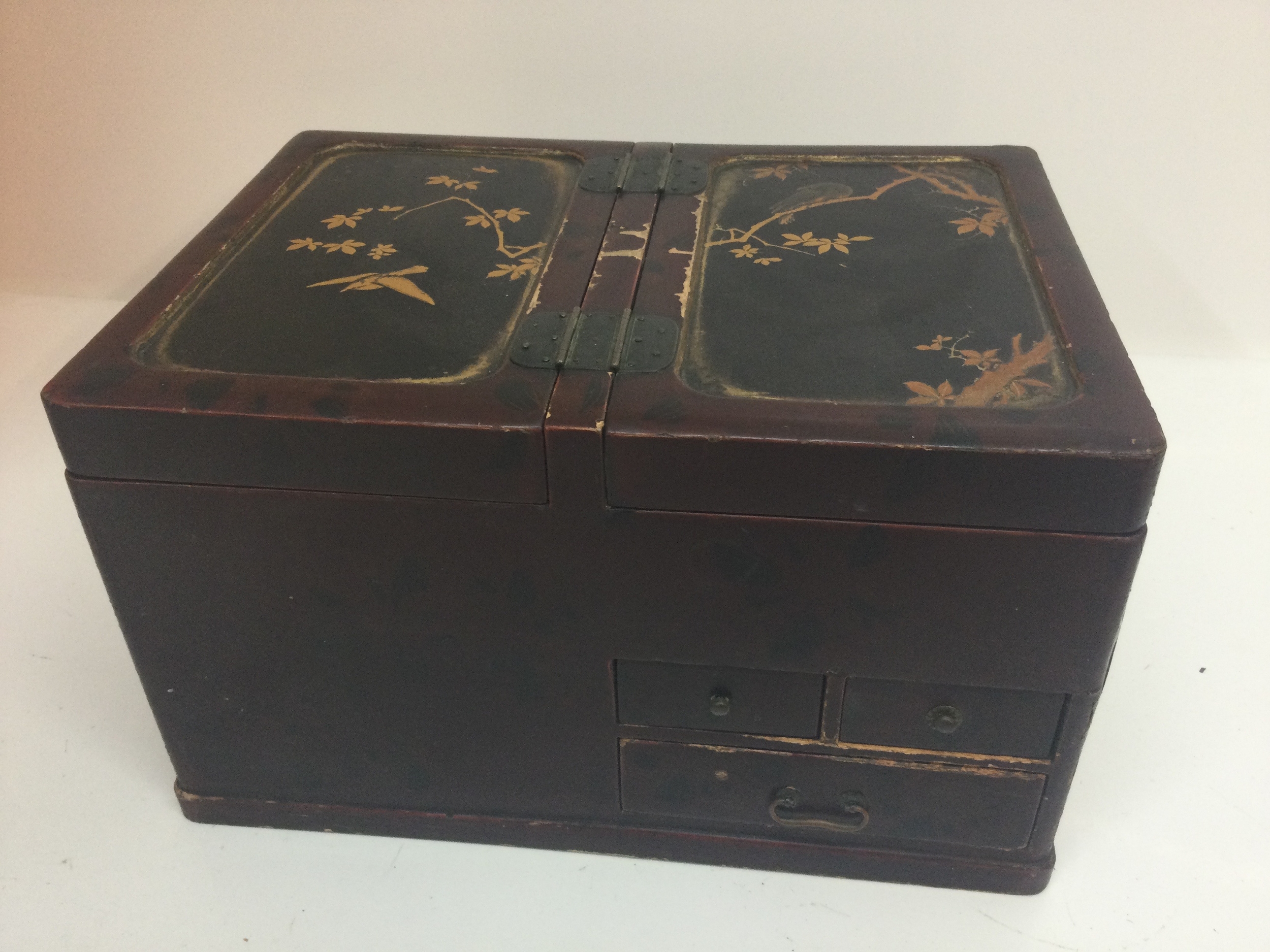 An East Asian style jewellery box, the top panels are decorated with Classic easy Asian motifs featuring gold painted illustrations of birds perched on flowering tree branches. 30cm wide,17cm tall, 22cm long NO RESERVE